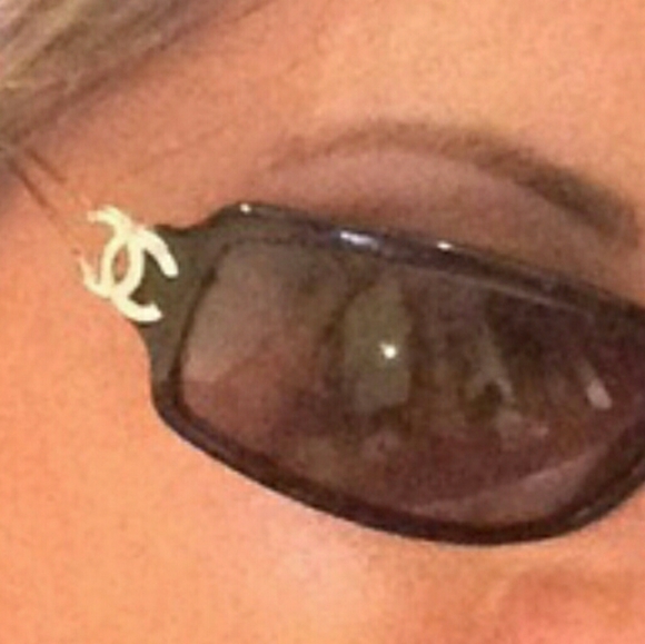 Authentic black Chanel sunglasses with case - Picture 4 of 4